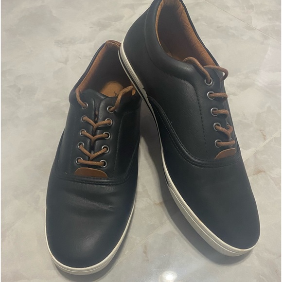 Also men’s shoes - Picture 2 of 7